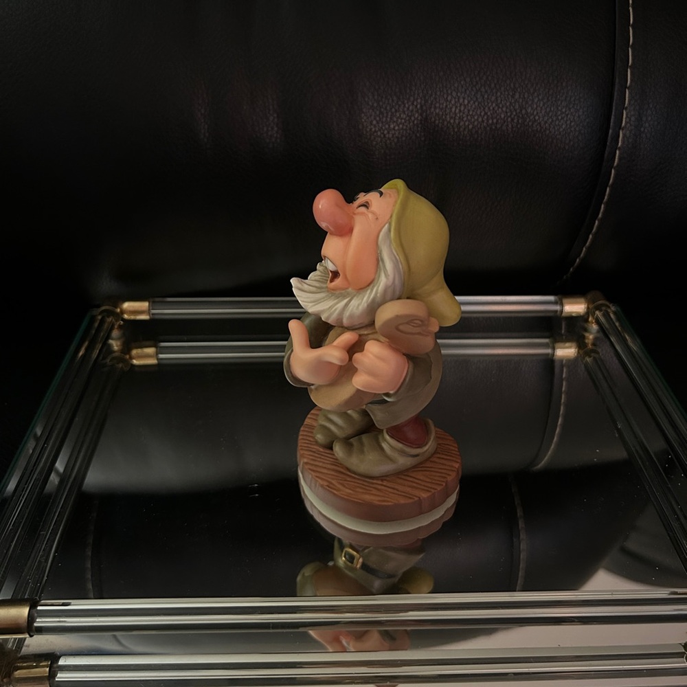 Disney Vintage Walt Disney Classics Collection Snow White Sneezy Figurine Statue - Picture 2 of 5